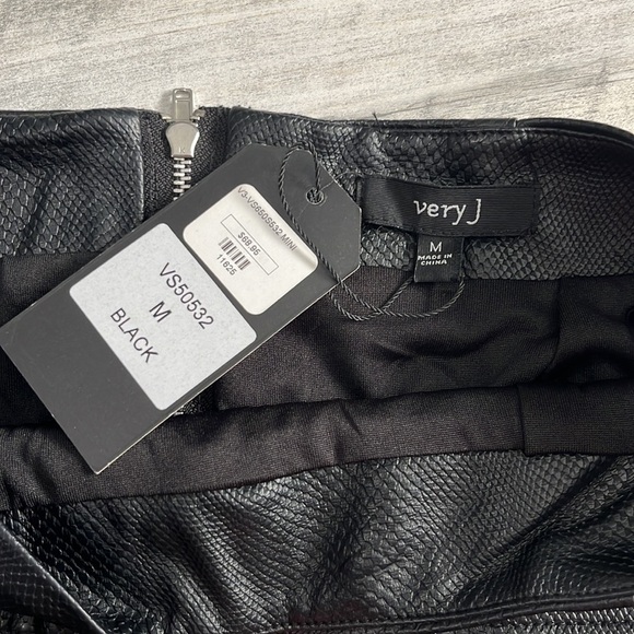 Very J Faux Leather Skirt Size M.  NWT - Picture 4 of 9